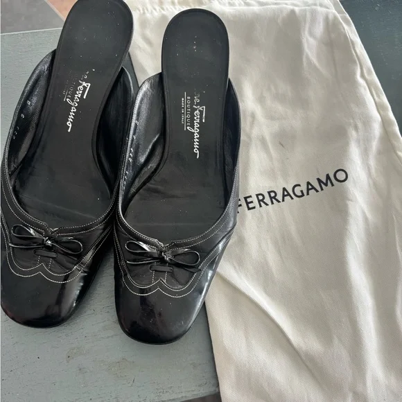 Salvatore Ferragamo Womens Black Suede & Patent Leather Wingtip Mules size 9 - Picture 4 of 9